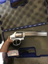 Smith and Wesson 686-5 (6in, PLUS, Orig box) - 2 of 5