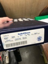 Smith and Wesson 586-3 (4 in, blue, box) - 6 of 6
