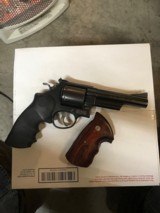 Smith and Wesson 25-7 (45 LC, 5 in, unfluted) - 2 of 7