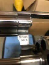 Smith and Wesson 686-5 (6in, wood grips) - 3 of 6