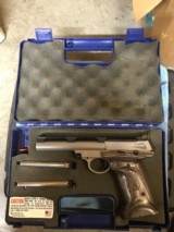 Smith and Wesson 22S (5 in, VR, box) - 1 of 7