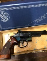 Smith and Wesson 19-4 (4 in, blue, P and R) - 2 of 7