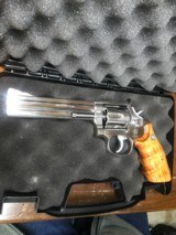 Smith and Wesson 686 (6 in, combats) - 1 of 6