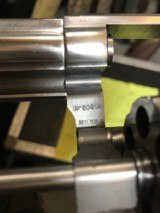 Smith and Wesson 686-3 (4 in, target grips) - 5 of 5