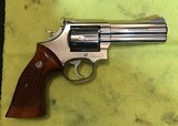 Smith and Wesson 686-3 (4 in, target grips) - 2 of 5