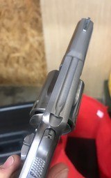 Smith and Wesson 64-3 (3 in, heavy barrel) - 3 of 8