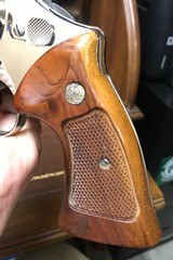 Smith and Wesson 57 (4 in, nickel) - 3 of 7