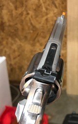 Smith and Wesson 686-5 (4 in, targets) - 5 of 6