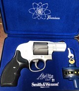 Smith and Wesson 296 Airlite (44 spl, 2 in, airlite) - 1 of 8
