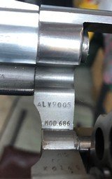 Smith and Wesson 686 (2 1/2 in, combats) - 3 of 6