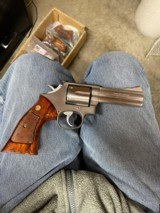 Smith and Wesson 686 (4 in, no dash) - 2 of 8