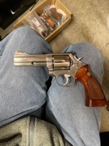 Smith and Wesson 686 (4 in, no dash) - 1 of 8