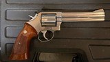 Smith and Wesson 686 (6 in, target grips) - 2 of 6