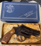 Smith and Wesson 19-3 (2 1/2 in, blue, box) - 1 of 7