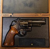 Smith and Wesson 29-2 (4 in, blue, pres. Box) - 1 of 10