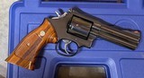 Smith and Wesson 586-3 (4 in, blue) - 2 of 5