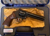 Smith and Wesson 586-8 (6 in, box) - 2 of 6