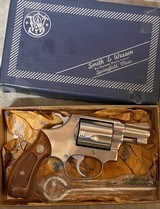 Smith and Wesson 60 (1 7/8th, orig. box) - 2 of 8