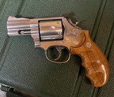 Smith and Wesson 686-4 (2 1/2 in, combats) - 1 of 5