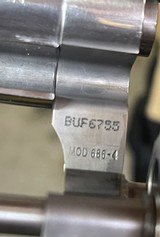 Smith and Wesson 686-4 (2 1/2 in, combats) - 5 of 5