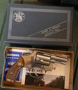 Smith and Wesson 60 (1 7/8ths, orig box) - 2 of 7