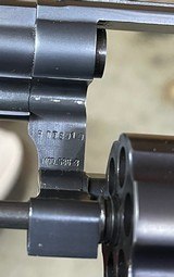 Smith and Wesson 586-3 (6 in, midnight blue) - 5 of 9