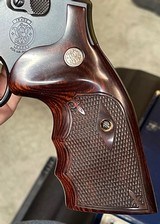 Smith and Wesson 586-3 (6 in, midnight blue) - 6 of 9