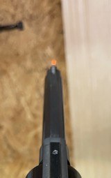 Smith and Wesson 29-5 (6 in, blue, unfluted) - 4 of 7