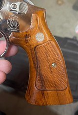 Smith and Wesson 586-2 (6 in, nickel) - 6 of 7