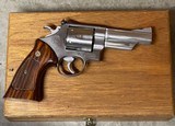 Smith and Wesson 629 (4 inch, p and r) - 2 of 8