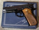 Smith and Wesson 39-2 (blue, orig. box)