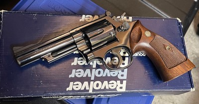 Smith and Wesson 19 (no dash, 4 screw)