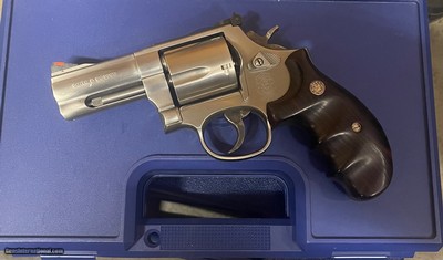 Smith and Wesson 696 1 (3 in, box)