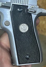 Colt Mustang Plus II (.380, three mags) - 6 of 9
