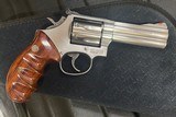 Smith and Wesson 686-4 (4 in, combats) - 2 of 7