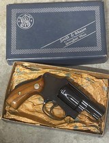 Smith and Wesson 40 (blue, original box) - 2 of 7