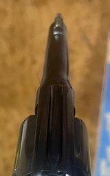 Smith and Wesson 10-5 (4 in, orig. box) - 4 of 7