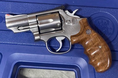 Smith and Wesson 66-2 (2 1/2 in, combats)