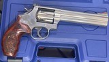 Smith and Wesson 686-5 Plus - 2 of 7