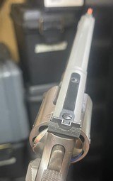 Smith and Wesson 686-5 Plus - 4 of 7