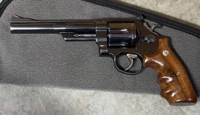 Smith and Wesson 29-2 (6 1/2 in, blue, combats)