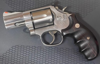 Smith and Wesson 686-4 (2 1/2, combats)