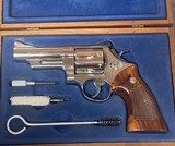 Smith and Wesson 29-2 (4 in, nickel, box) - 1 of 9