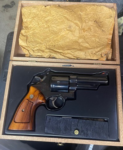 Smith and Wesson 29-2 (4 in, box)