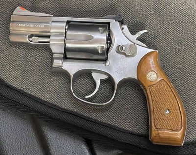 Smith and Wesson 686-2 (2 1/2 inch, magnas)