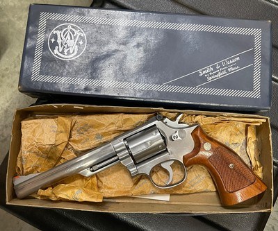 Smith and Wesson 66-1 (6 in, box, tools)