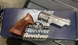 Smith and Wesson 624 (4 in, box) - 2 of 5