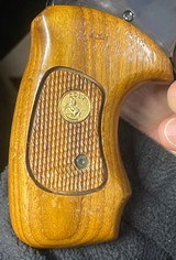 Colt Trooper Mark V (4 in, blue, orig box) - 7 of 10