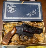 Smith and Wesson 19-3 (2 1/2 in, blue, box) - 2 of 6