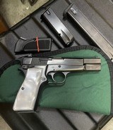 Browning High Power (9mm, extras) - 2 of 11